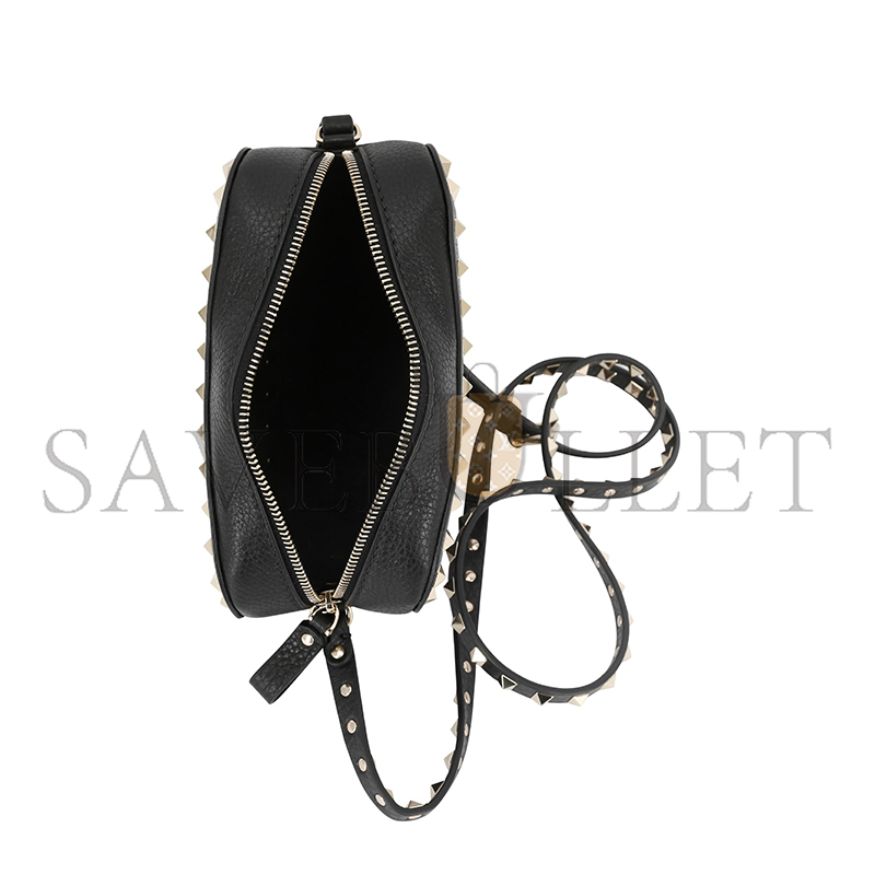 VALENTINO GARAVANI PEBBLED CALFSKIN ROCKSTUD CAMERA CROSSBODY BAG BLACK 168173 (18*13*8cm)
